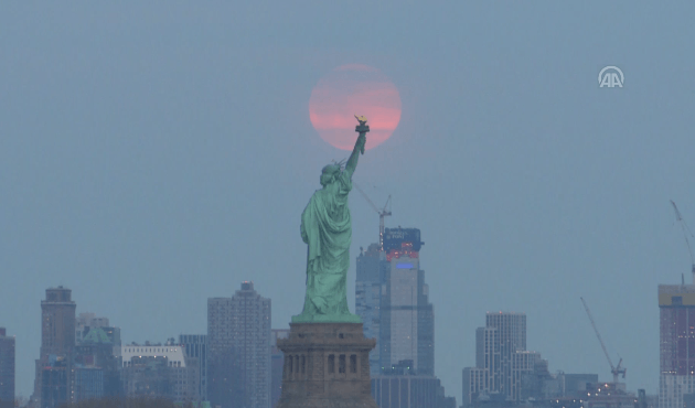 New York'ta 'Süper Kanlı Kurt Ay'