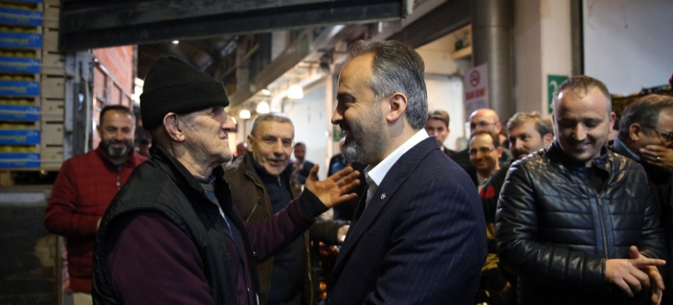 Bursa'da hal esnafı Başkan Alinur Aktaş’ı alkışlarla karşıladı