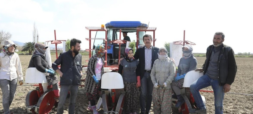 İzmir'de Nihat Zeybekci: "Birlikte çok güzel işlere imza atacağız"