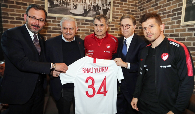 Bakan Kasapoğlu ve Yıldırım'dan Milli Takım ziyareti!