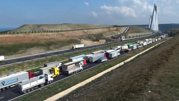 İstanbullular dikkat: O bölgede trafik kilit!