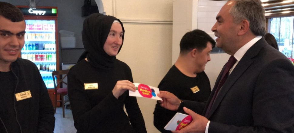 Düzce'de Başkan Dursun Ay kusursuz kafeyi ziyaret etti