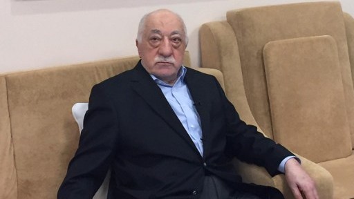 'Denizli imamı' banyo penceresinden atmaya çalışırkan yakalandı!