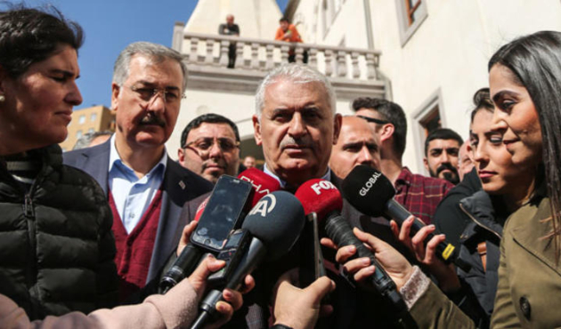 Yıldırım, CHP standını ziyaret etti
