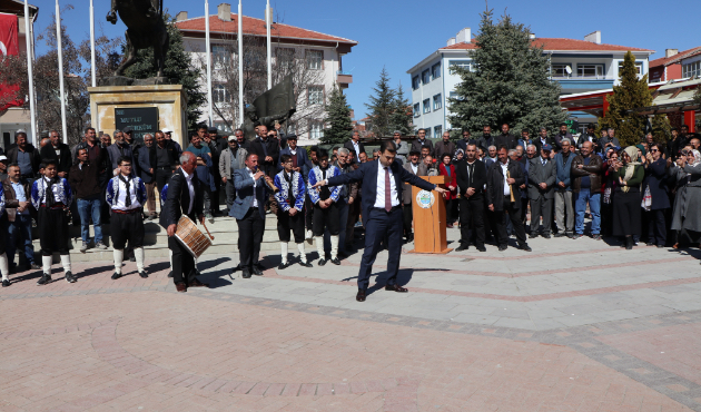Kaymakam zeybek oynadı halk alkış tuttu!