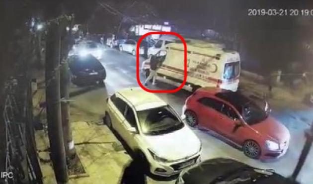 İstanbul'da ambulans şoförünü dövdü!