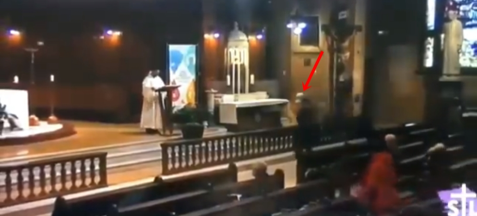 Kanada'da rahip ayin sırasında bıçaklandı...