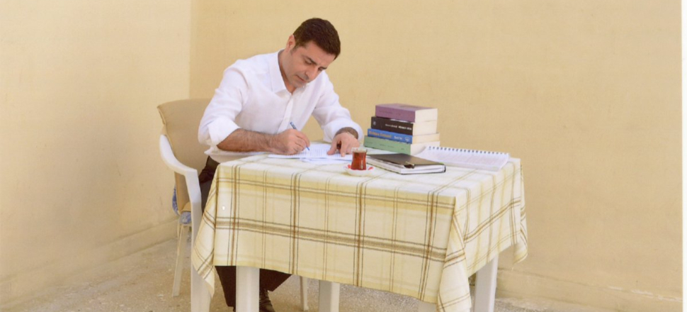 Demirtaş, "Bağrınıza taş basın, oy verin" dedi