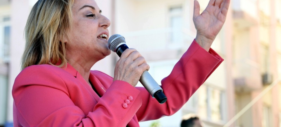 Mersin'de Ayfer Yılmaz: "Setleri yıkarak geliyoruz"