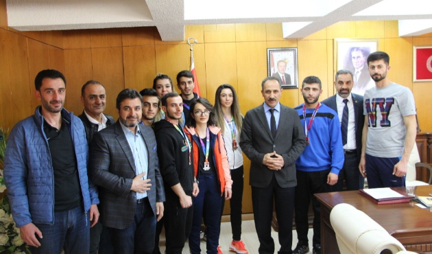 Elazığ'da Rektör Kutbeddin Demirdağ üniversite sporcuları ile buluştu