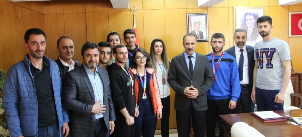 Elazığ'da Rektör Kutbeddin Demirdağ üniversite sporcuları ile buluştu