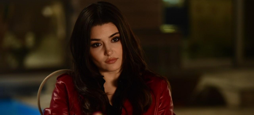 Hande Erçel'in makyajsız hali tartışma yarattı!