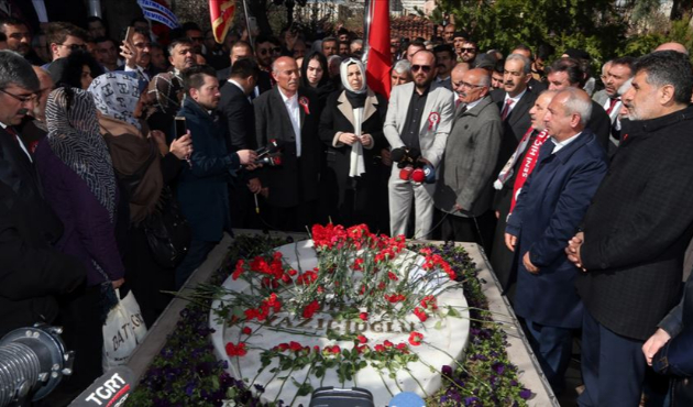 Muhsin Yazıcıoğlu mezarı başında anıldı!