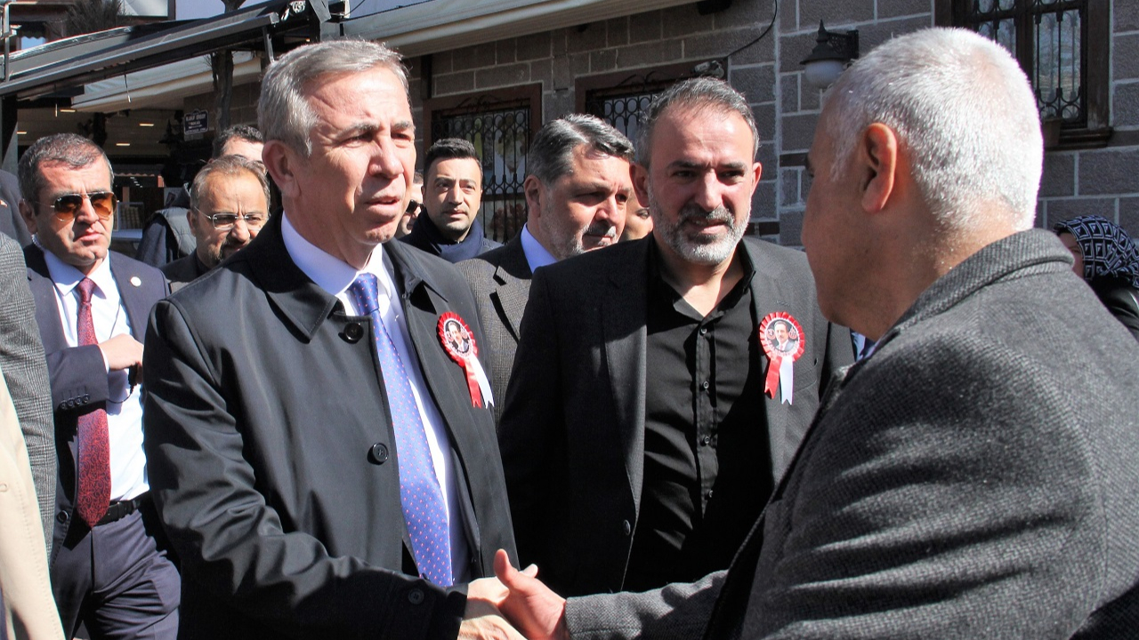 Mansur Yavaş'a, Yazıcıoğlu'nun kabri başında şok!
