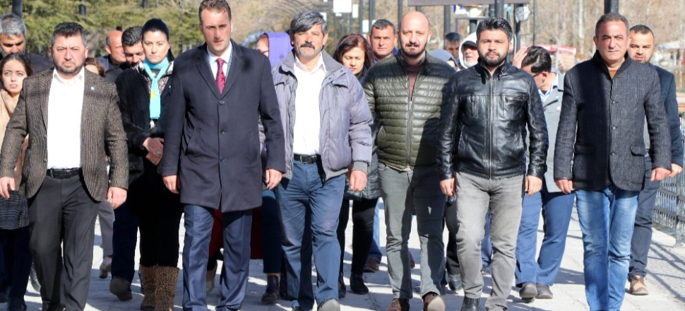Aksaray'da Başkan adayı Özhan Türemiş, rap kliple ilgi gördü