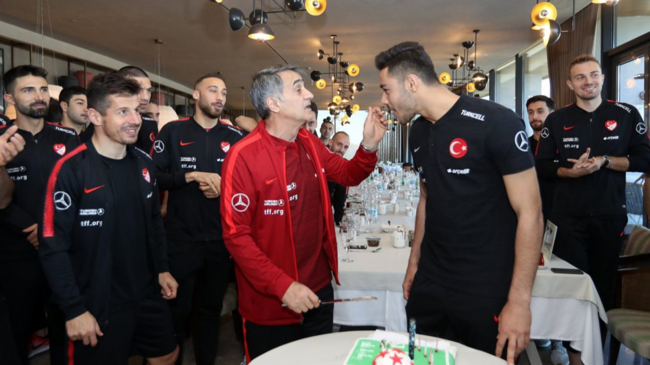 Milli Takım'da Ozan Kabak'ın doğum günü kutlandı!