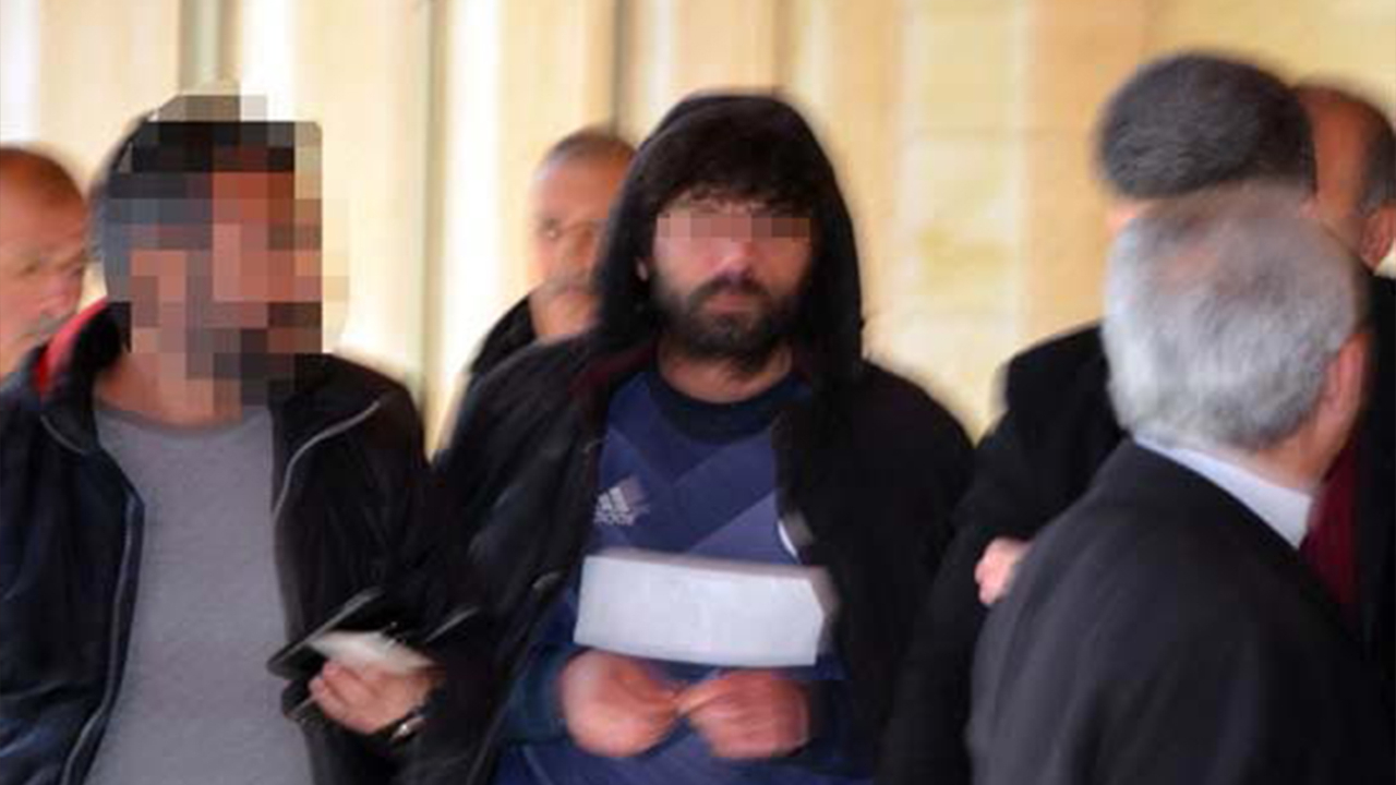 75 yaşındaki adamı sebepsiz tekmeledi...