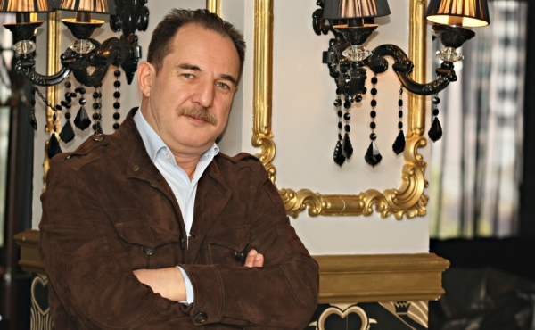 ''Yılın senaristi'' ödülü SuperHaber yazarı Ahmet Tezcan'a...