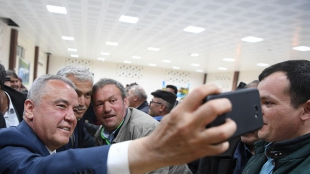 Antalya'da Muhittin Böcek: “Beş yıldır neredeydiniz”