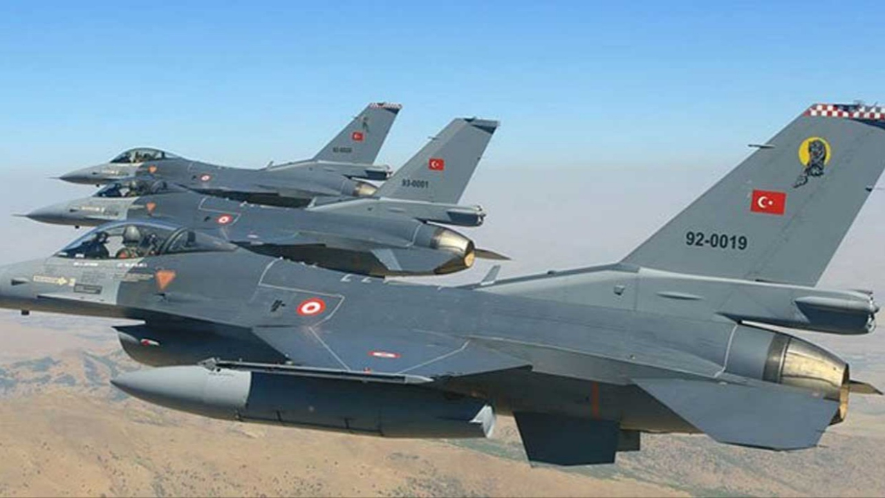 Çipras'ın "Türk jetleri helikopterimi taciz etti" iddiası...
