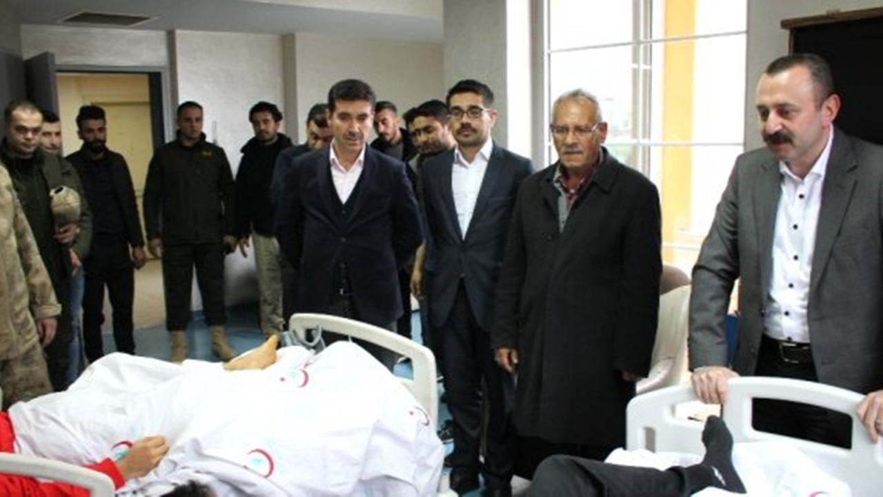 Mardin'de Kaymakam Rızvan Eroğlu’ndan yaralı askerlere ziyaret