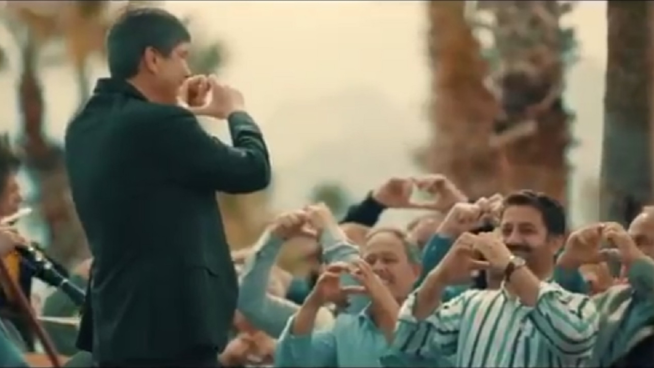 Menderes Türel'den Antalya şarkısı!