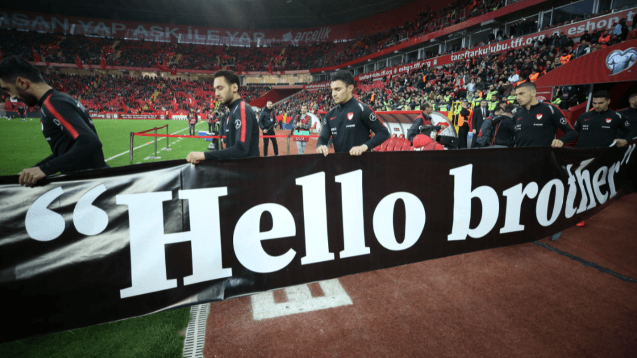 Milli futbolculardan "Hello Brother" mesajı!
