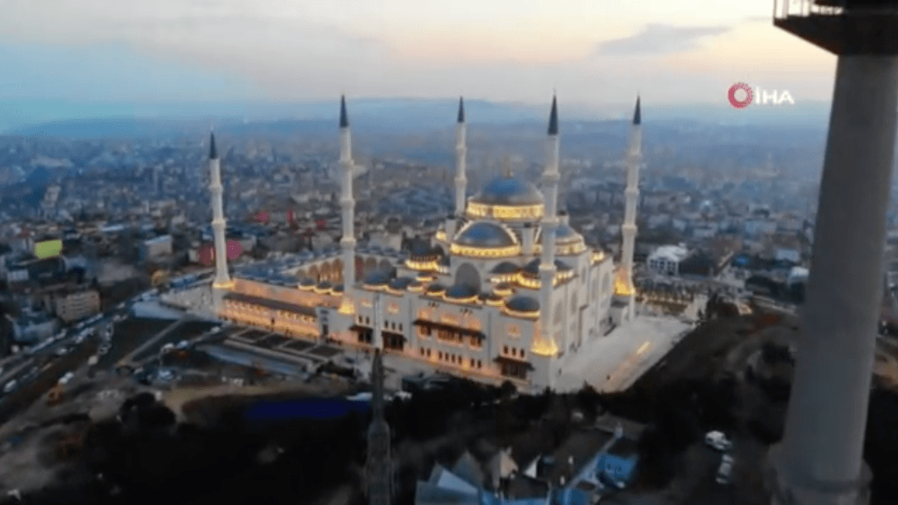 Çamlıca Camii görüntüsüyle İstanbul’u süslüyor!