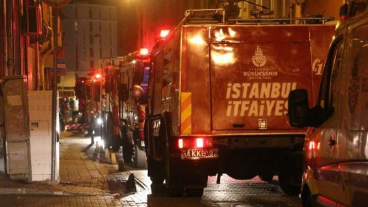 Fatih'te 4 katlı binada yangın!