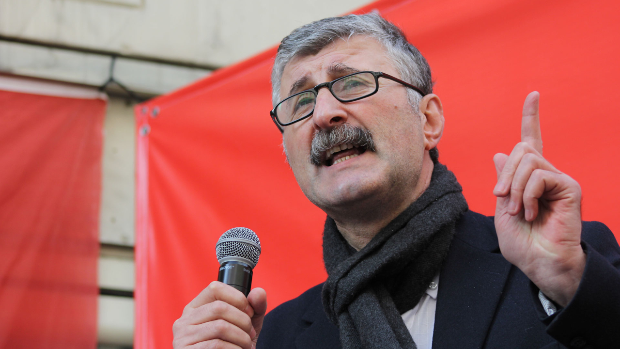Apo posteri ile fotoğrafını hemen kaldırdılar!