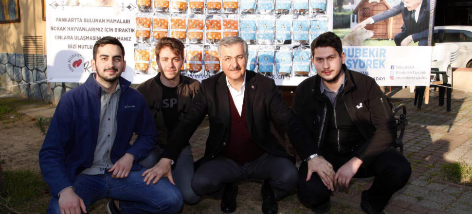 AK Partili adayın sıra dışı pankartı!
