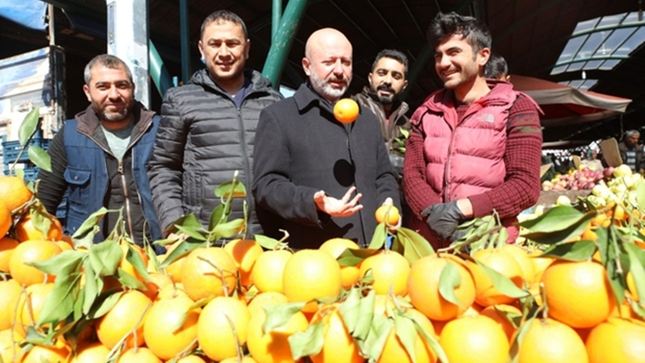 Kayseri'de Ahmet Çolakbayrakdar, Yenimahalle Semt Pazarında