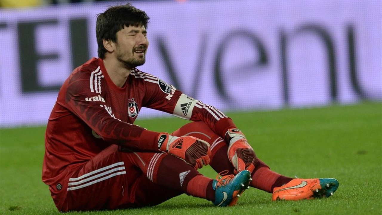 Tolga Zengin futbolu bırakıyor!