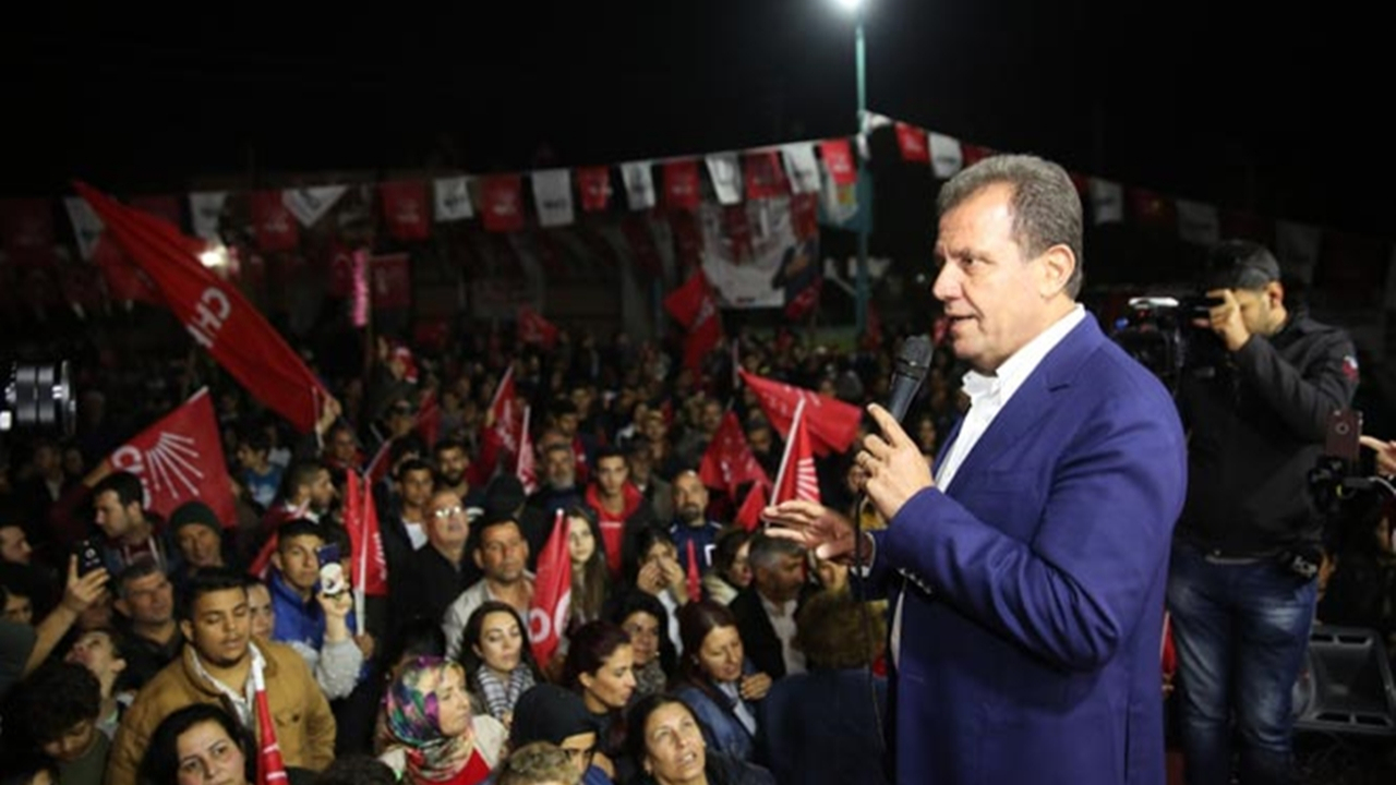 Mersin'de Vahap Seçer: "Demokrasinin kalbi Mersin’de atıyor"