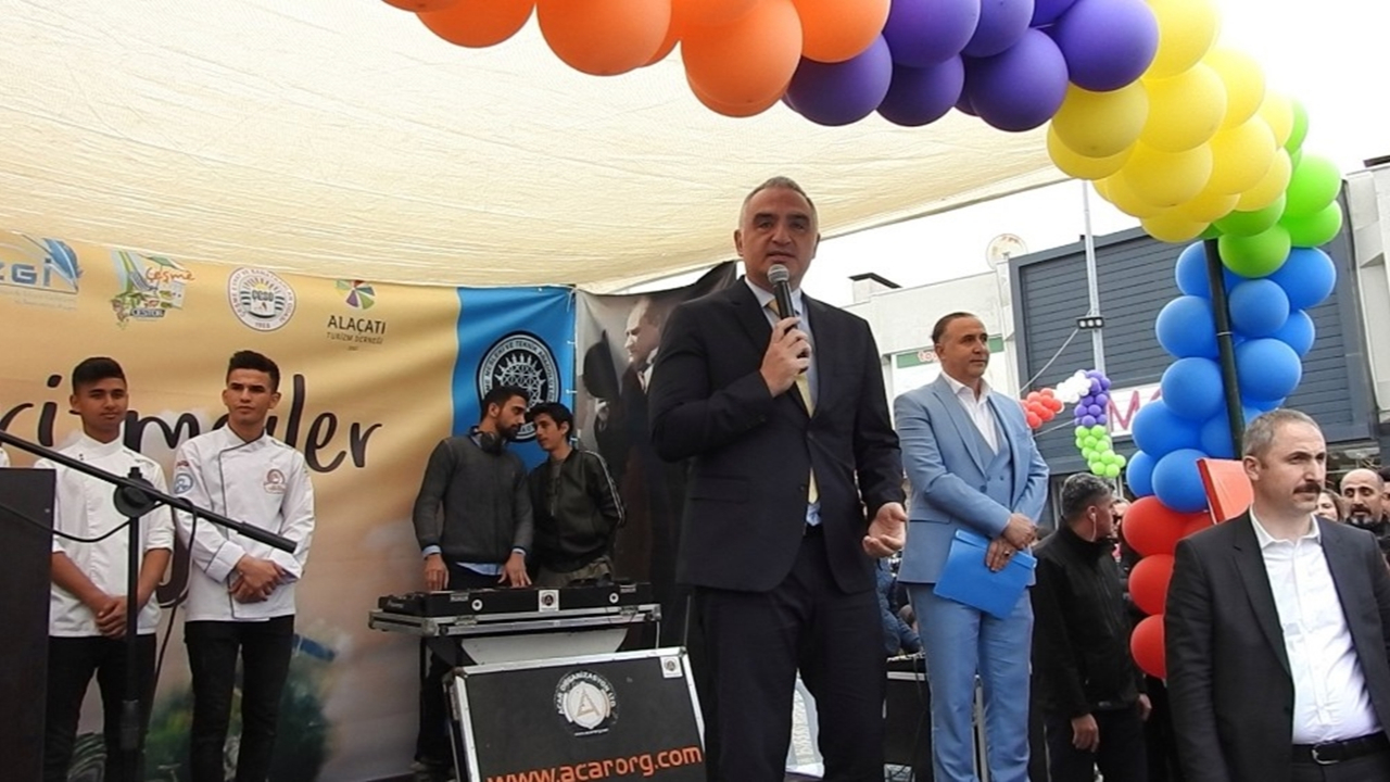 İzmir'de Bakan Nuri Ersoy: "Bu yıldan itibaren turizm stratejik önemde"