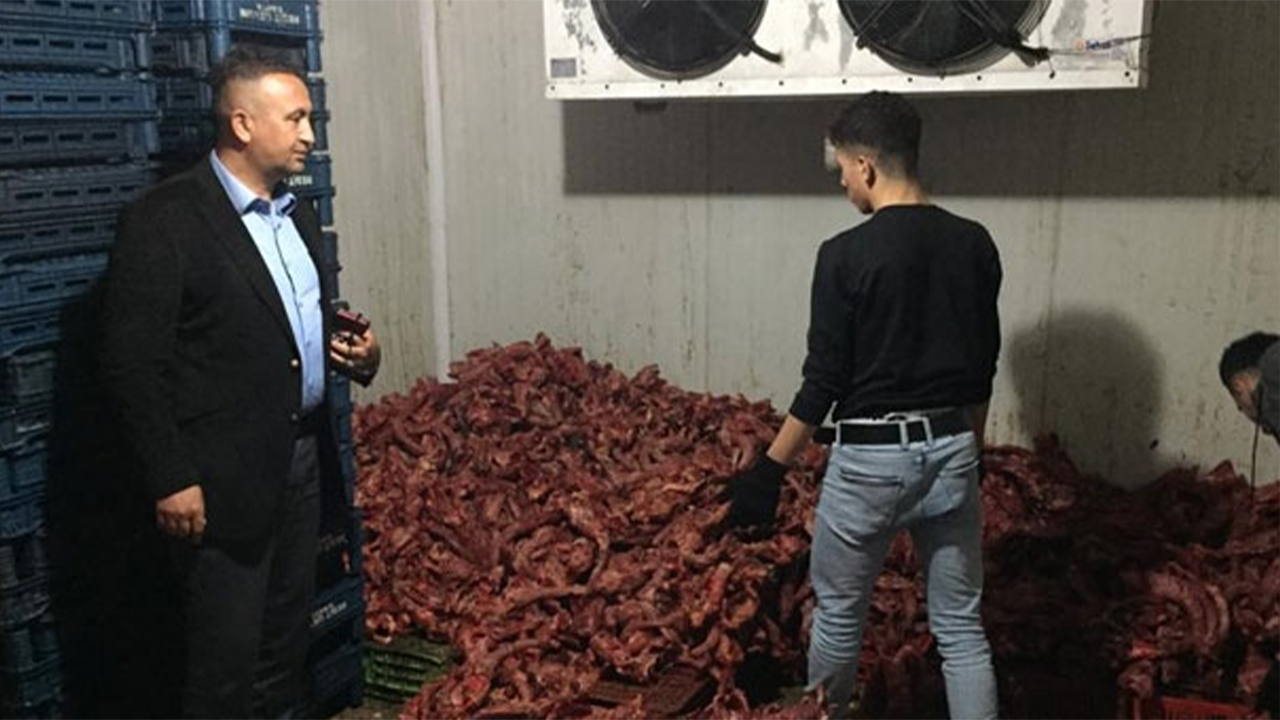 Vatandaşa yedireceklerdi! 1 ton ele geçirildi...