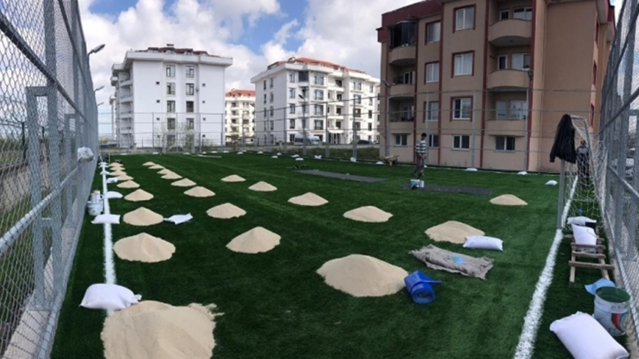 Kocaeli Kartepe'de, halı sahaları için geri sayım başladı
