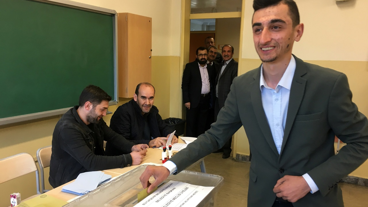 İP'li kadının hakaret ettiği Yusuf oyunu kullandı!