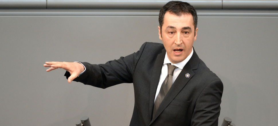 Cem Özdemir şimdi de seçim için sahnede!