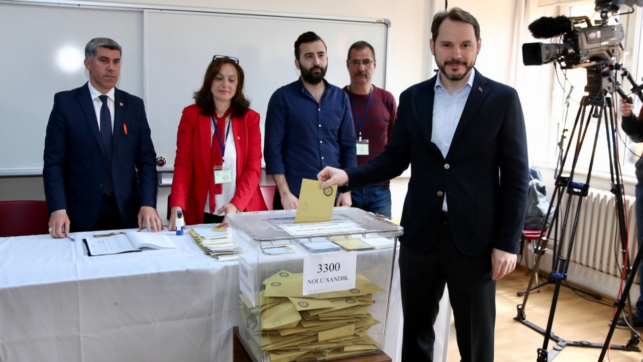 Bakan Albayrak oyunu Üsküdar'da kullandı!