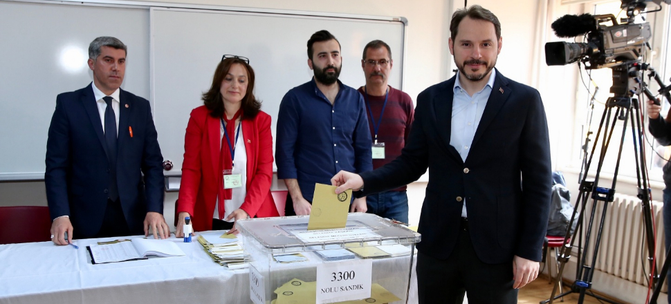 Bakan Albayrak oyunu Üsküdar'da kullandı!