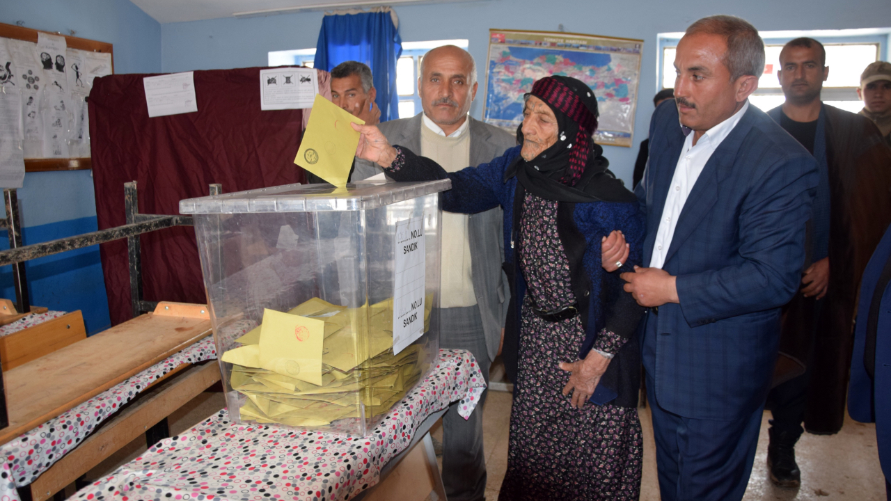 Türkiye'nin en yaşlı kadını oyunu kullandı!