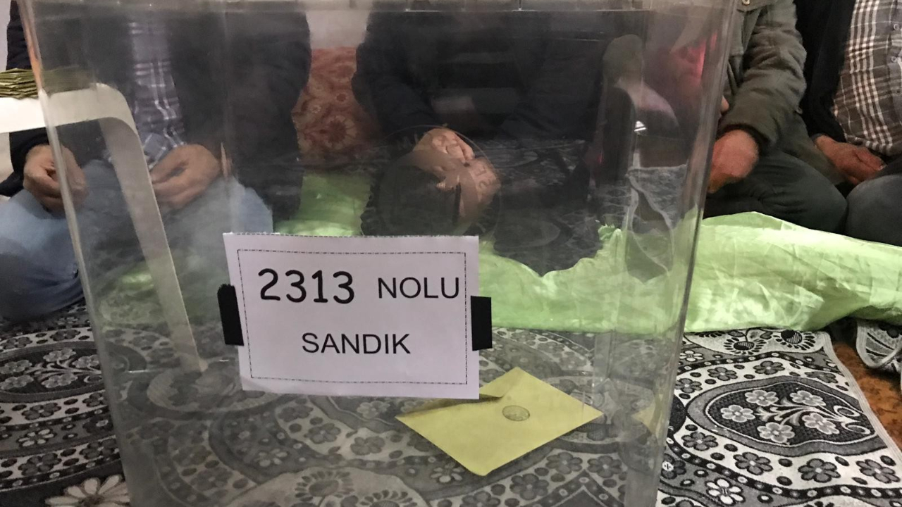 O köyde seçim erken bitti! Sandık şimdiden kapandı