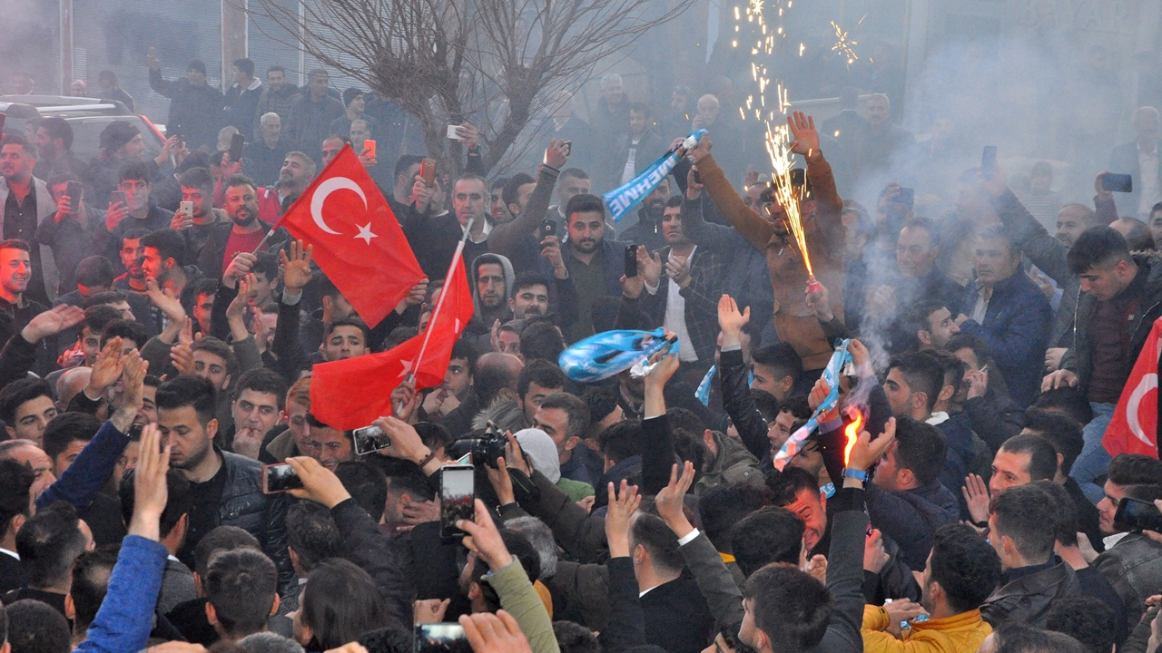 AK Parti Şırnak'ta kutlamalara başladı...
