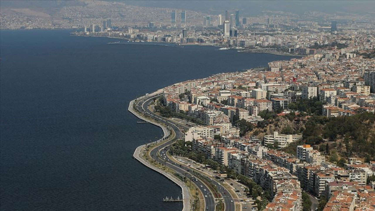 İzmir'de AK Parti CHP'ye 2 ilçeyi verdi, 2 aldı