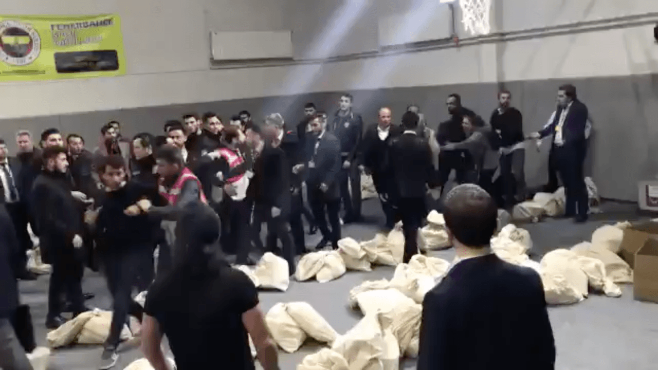 Üsküdar’da 2. Seçim Kurulu’nda kavga çıktı!