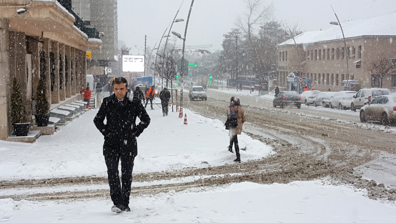 Erzurum'a karlı 1 Nisan şakası!