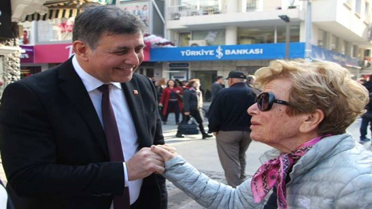 İzmir'de Cemil Tugay’dan duygu dolu iki ziyaret