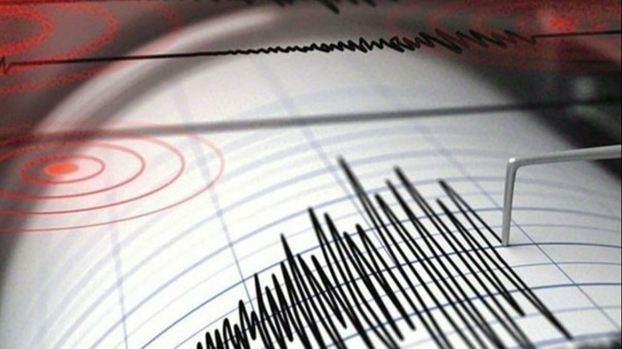 Aydın Kuşadası Körfezi'nde 3.2 büyüklüğünde deprem meydana geldi