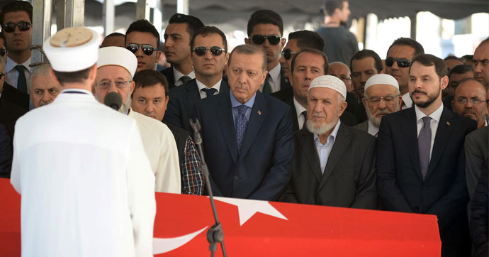 Son yolculuğuna liderler uğurladı...